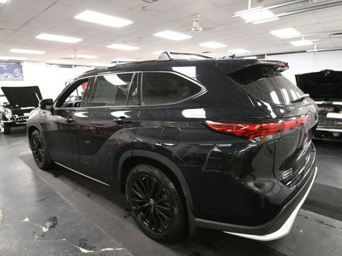 Used 2023 Toyota Highlander XSE image 6