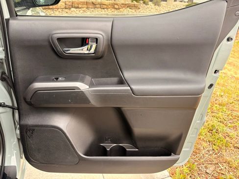 Used 2023 Toyota Tacoma TRD Sport AWD/4WD image 33