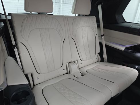 Used 2025 BMW X7 M60i w/ Executive Package image 12