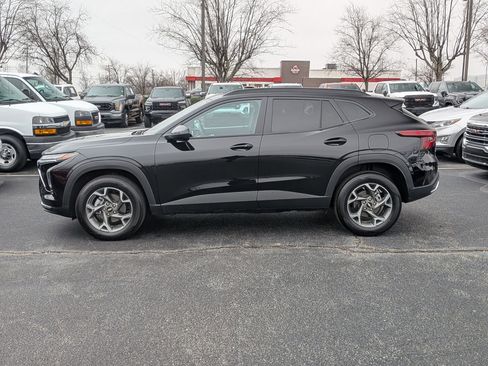 Certified 2025 Chevrolet Trax LT w/ LT Convenience Package image 6