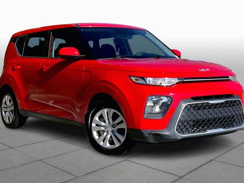 Used 2022 Kia Soul LX image 2