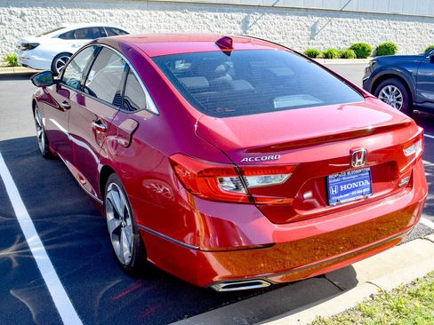 Used 2018 Honda Accord Touring image 18