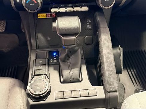 Certified 2025 Toyota Tacoma SR5 AWD/4WD image 14