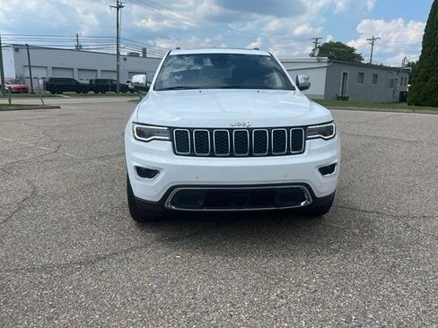 Used 2022 Jeep Grand Cherokee Limited w/ Trailer Tow Group IV AWD/4WD image 9