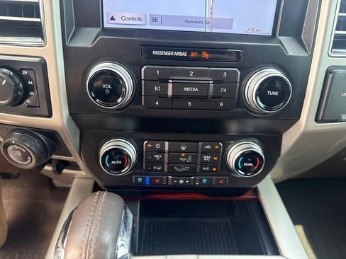 Used 2019 Ford F150 King Ranch w/ Equipment Group 601A Luxury AWD/4WD image 20