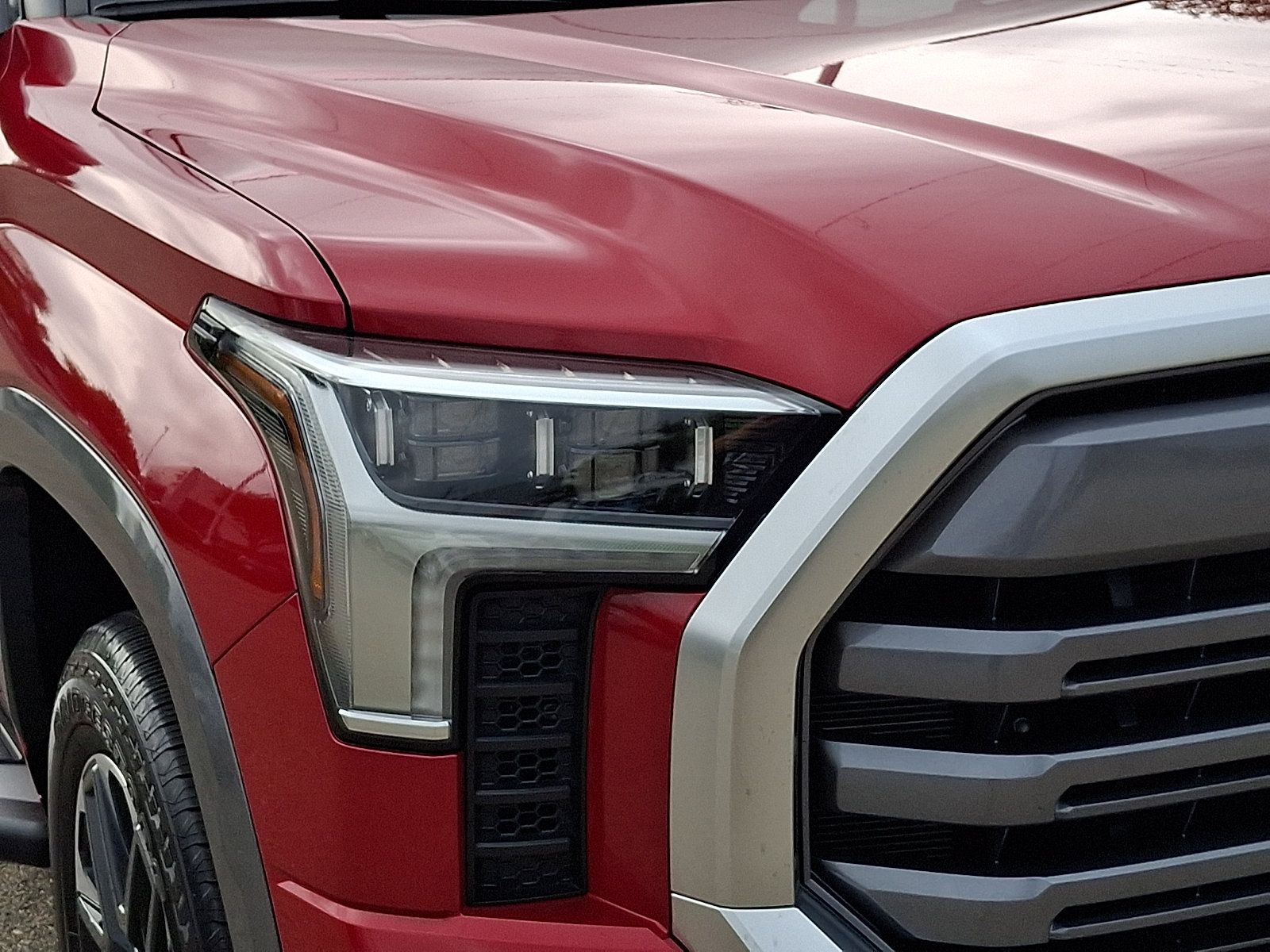 Used 2024 Toyota Tundra Limited AWD/4WD image 9