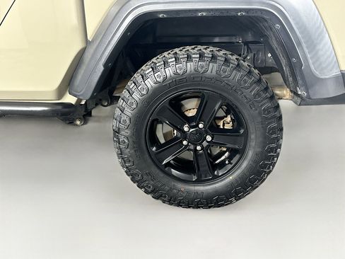Used 2020 Jeep Gladiator Sport w/ Quick Order Package 24S AWD/4WD image 11