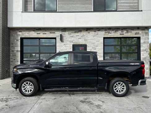 Used 2022 Chevrolet Silverado 1500 LT AWD/4WD image 6