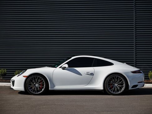 Certified 2019 Porsche 911 Carrera 4S image 2