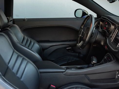 Used 2019 Dodge Challenger SRT Hellcat w/ Laguna Leather Package image 31