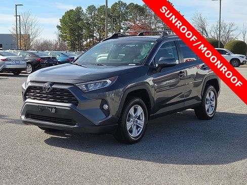 Used 2020 Toyota RAV4 XLE image 2