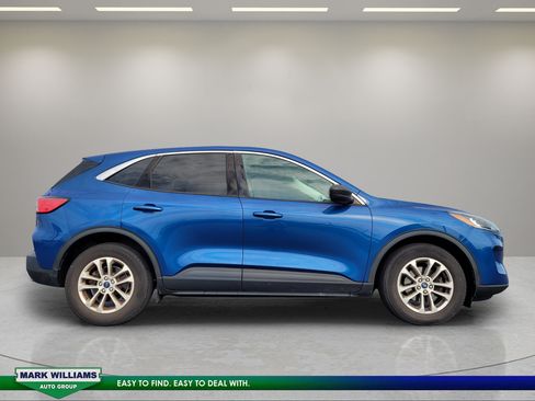 Used 2022 Ford Escape SE w/ Cold Weather Package FWD image 2