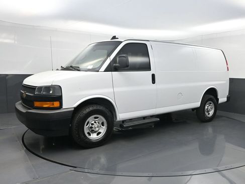 Used 2023 Chevrolet Express 2500 w/ Driver Convenience Package image 15