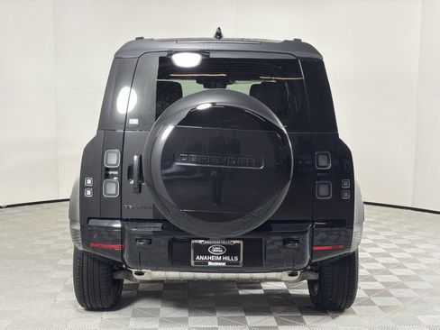 New 2026 Land Rover Defender 110 X-Dynamic SE image 4