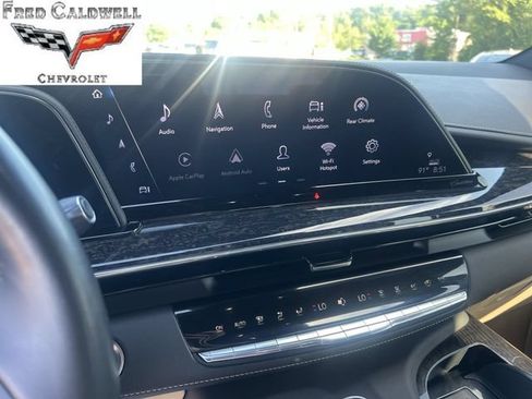 Used 2022 Cadillac Escalade Premium Luxury AWD/4WD image 19