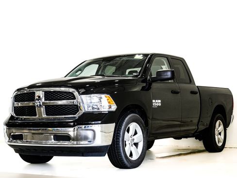 Used 2024 RAM 1500 Classic SLT AWD/4WD image 3