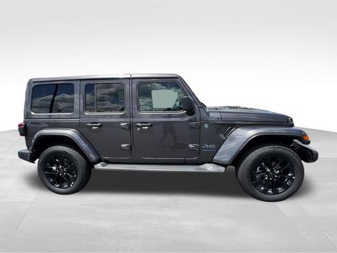 Used 2025 Jeep Wrangler Unlimited Sahara AWD/4WD image 7