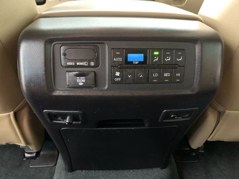 Used 2018 Toyota Sequoia Limited w/ Safety & Convenience Package AWD/4WD image 36