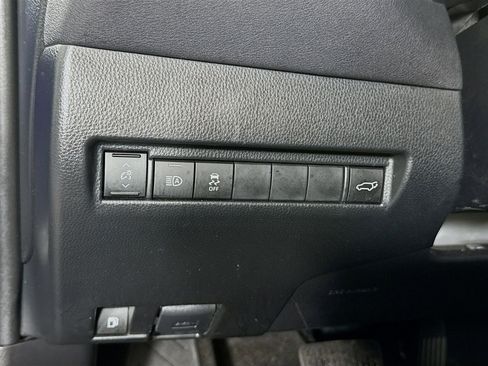 Certified 2024 Toyota Venza LE image 11