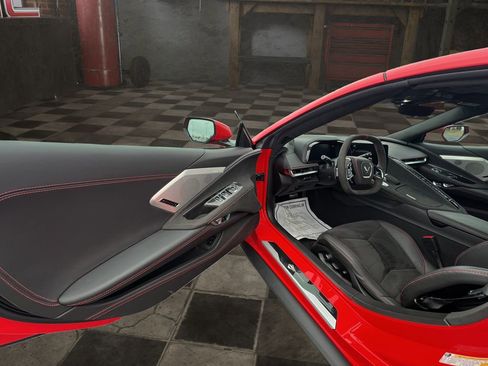 Used 2021 Chevrolet Corvette Stingray w/ Z51 Performance Package image 38