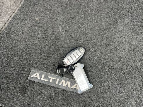 Used 2025 Nissan Altima 2.5 SV FWD image 21