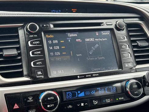 Used 2019 Toyota Highlander Limited AWD/4WD image 24