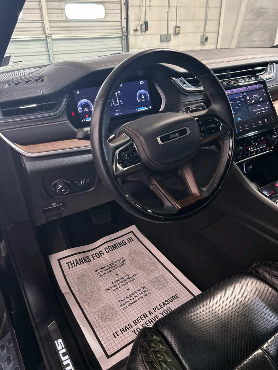 Used 2021 Jeep Grand Cherokee L Summit w/ Luxury Tech Group V AWD/4WD image 9