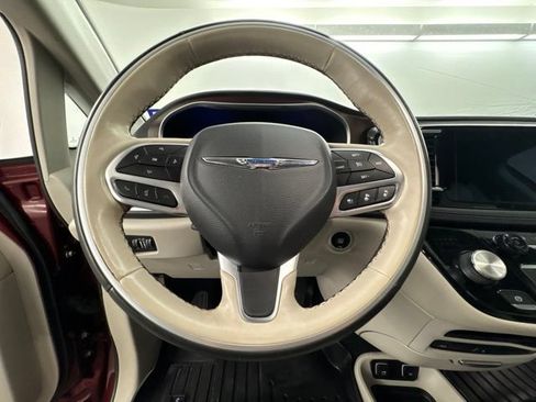Used 2020 Chrysler Pacifica Limited w/ Advanced Safetytec Group FWD image 20