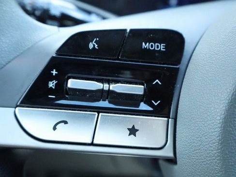 Used 2024 Hyundai Elantra SEL image 12