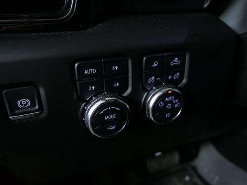 Used 2024 GMC Sierra 1500 AT4 w/ Technology Package AWD/4WD image 19