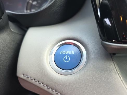 Used 2021 Toyota Highlander XLE image 24