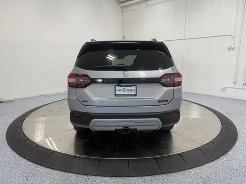 Used 2025 Honda Pilot TrailSport image 6