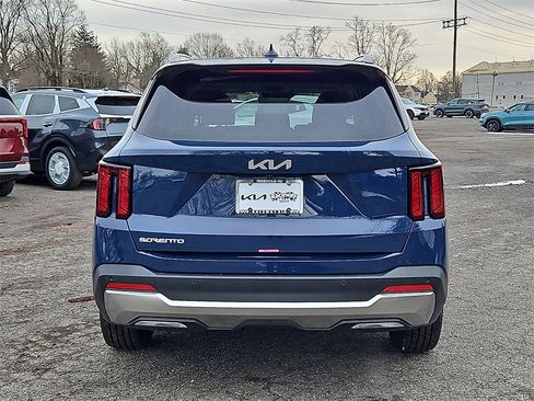 Certified 2025 Kia Sorento S w/ Panoramic Sunroof Package image 6