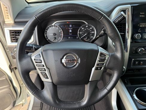 Used 2021 Nissan Titan SV w/ SV Convenience Package image 15
