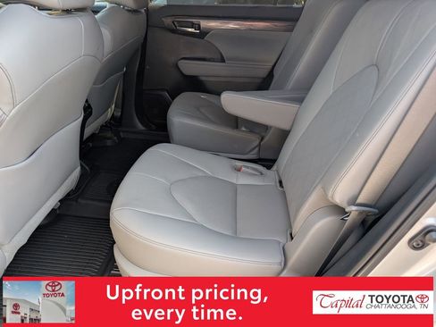 Used 2023 Toyota Highlander Platinum image 13