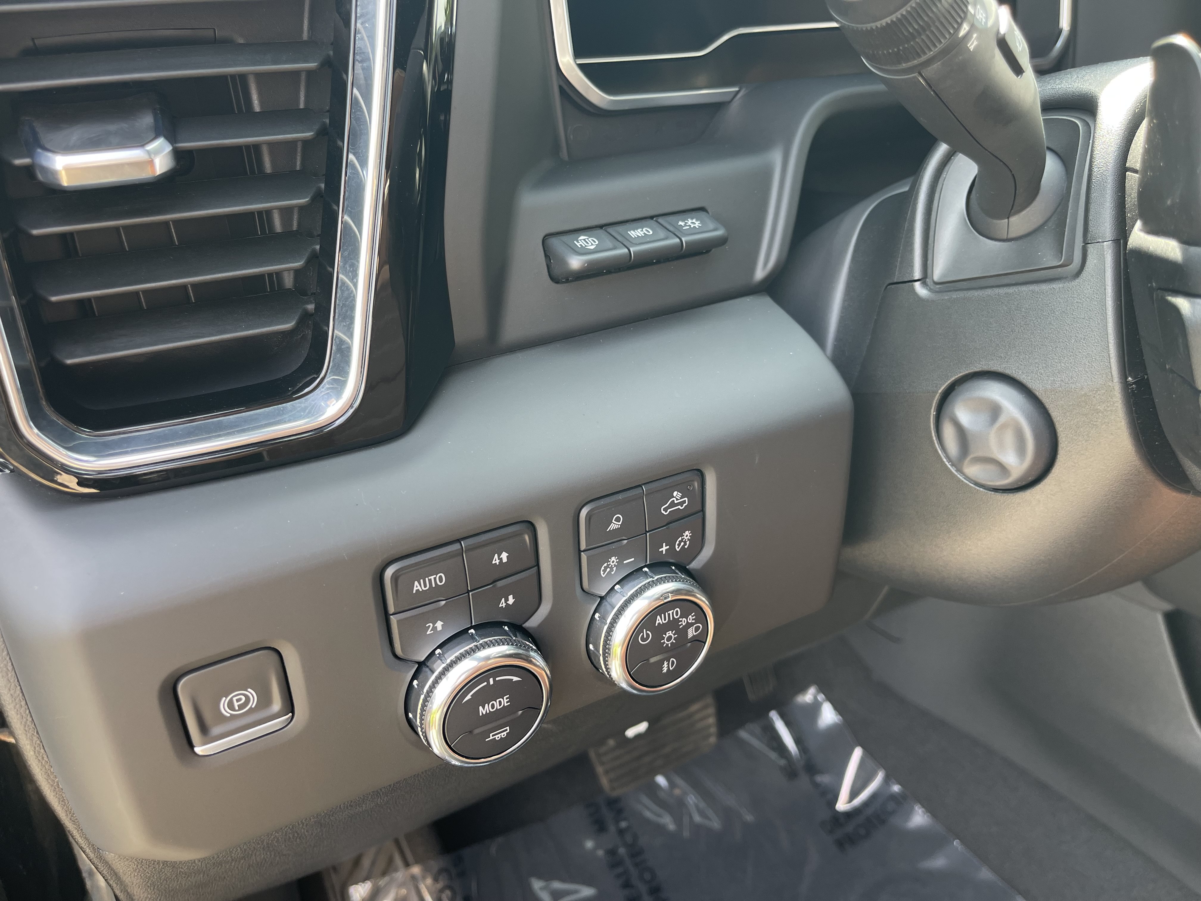 Used 2023 GMC Sierra 1500 Denali Ultimate AWD/4WD image 12