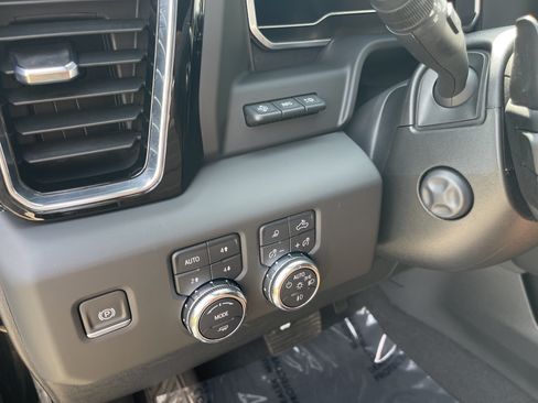 Used 2023 GMC Sierra 1500 Denali Ultimate AWD/4WD image 12