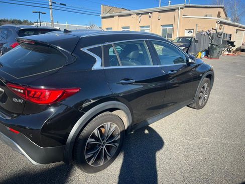 Used 2017 INFINITI QX30 Premium w/ Navigation Package image 2