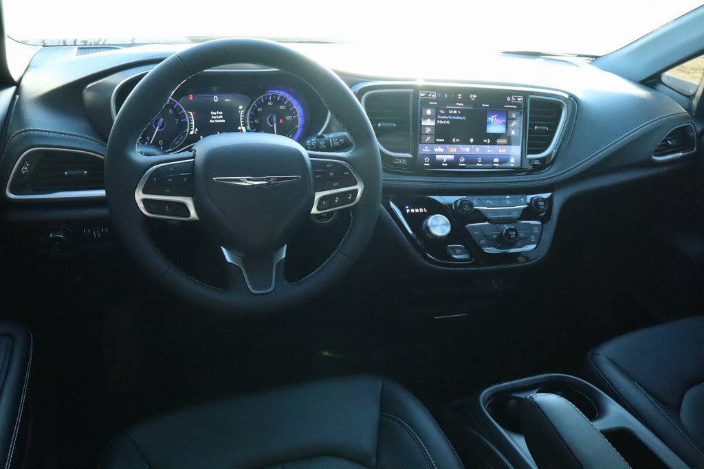 New 2026 Chrysler Pacifica Select FWD image 2