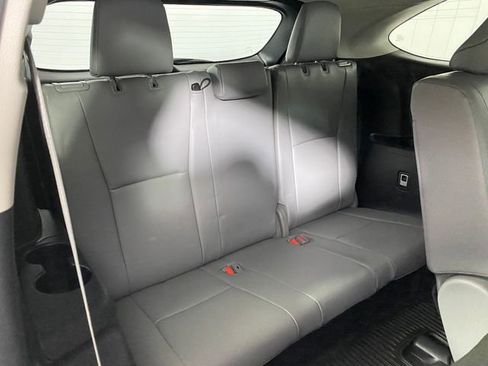 Used 2023 Toyota Highlander XLE image 11