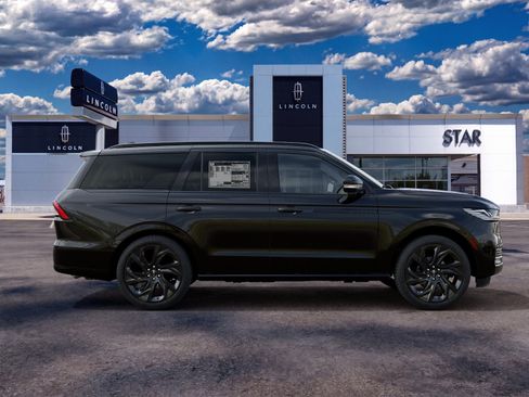 New 2027 Lincoln Navigator Reserve w/ Jet Appearance Package AWD/4WD image 5
