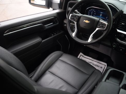 Used 2025 Chevrolet Silverado 3500 LTZ image 2