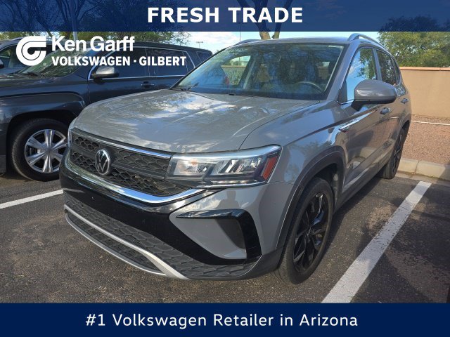 Used 2022 Volkswagen Taos SE w/ Panoramic Sunroof Package FWD image 1