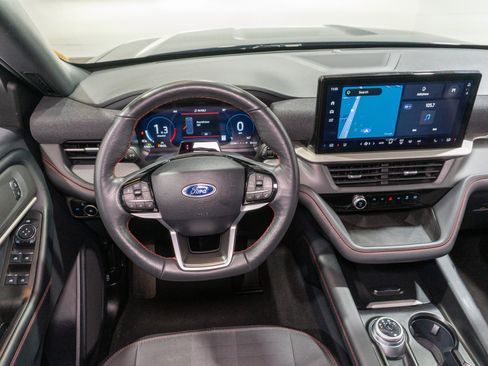 Used 2025 Ford Explorer ST-Line w/ ST-Line Street Pack AWD/4WD image 11