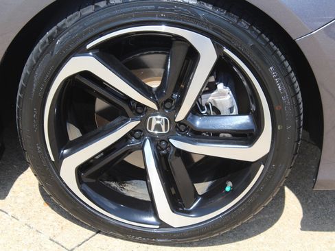 Used 2019 Honda Accord Sport image 3