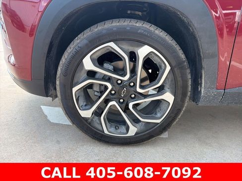 Used 2025 Chevrolet Trax RS w/ Sunroof Package FWD image 9