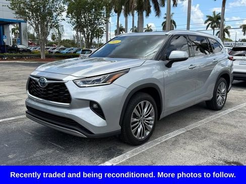 Used 2022 Toyota Highlander Platinum FWD image 3