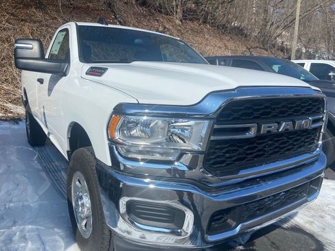 Used 2024 RAM 2500 Tradesman w/ Chrome Appearance Group AWD/4WD image 11