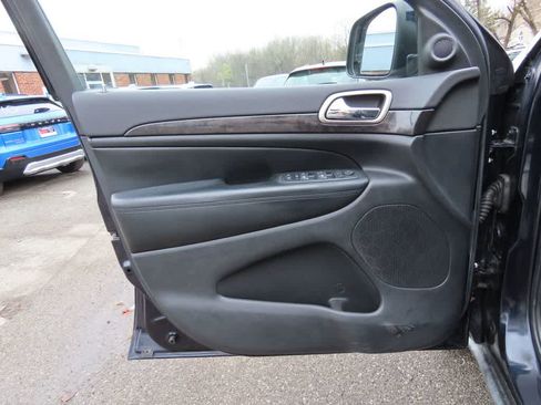 Used 2011 Jeep Grand Cherokee Laredo image 16