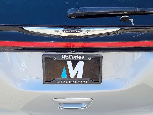 Used 2024 Chrysler Pacifica Touring-L FWD image 29